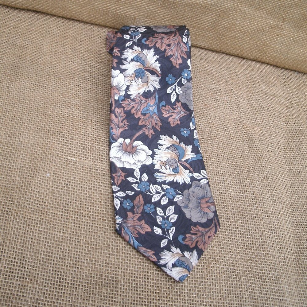 Vintage Manhattan Floral Design Tie